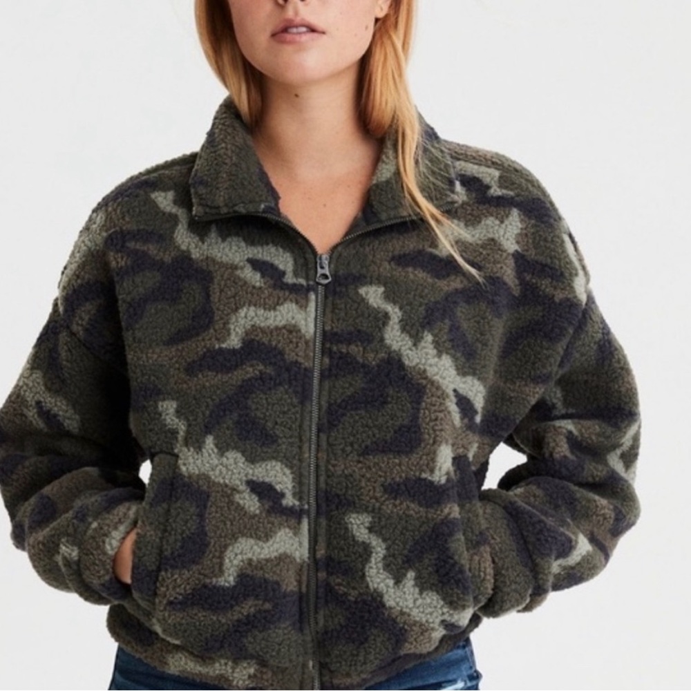 AMERICAN EAGLE AE FUZZY SHERPA JACKET